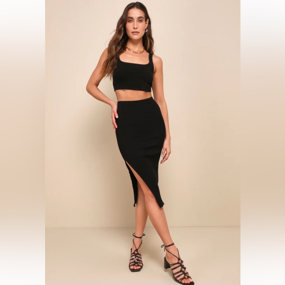 Lulu's Black Ribbed Square Neck Crop Top